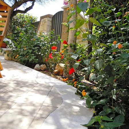 Loremar Guest house