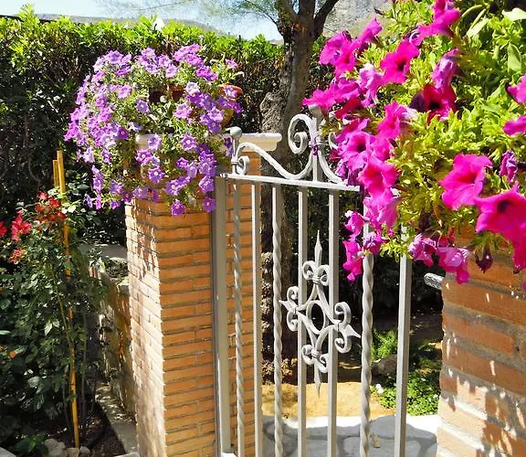 Πανσιόν Loremar 4*